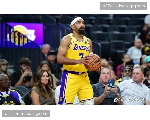 焦点瞬间：法国门将文森特·热拉尔连续三次扑出七米球，点燃全场。