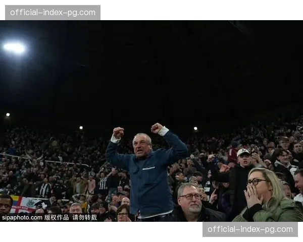 多家英超球队派出球探现场考察佛罗伦萨边锋夸梅